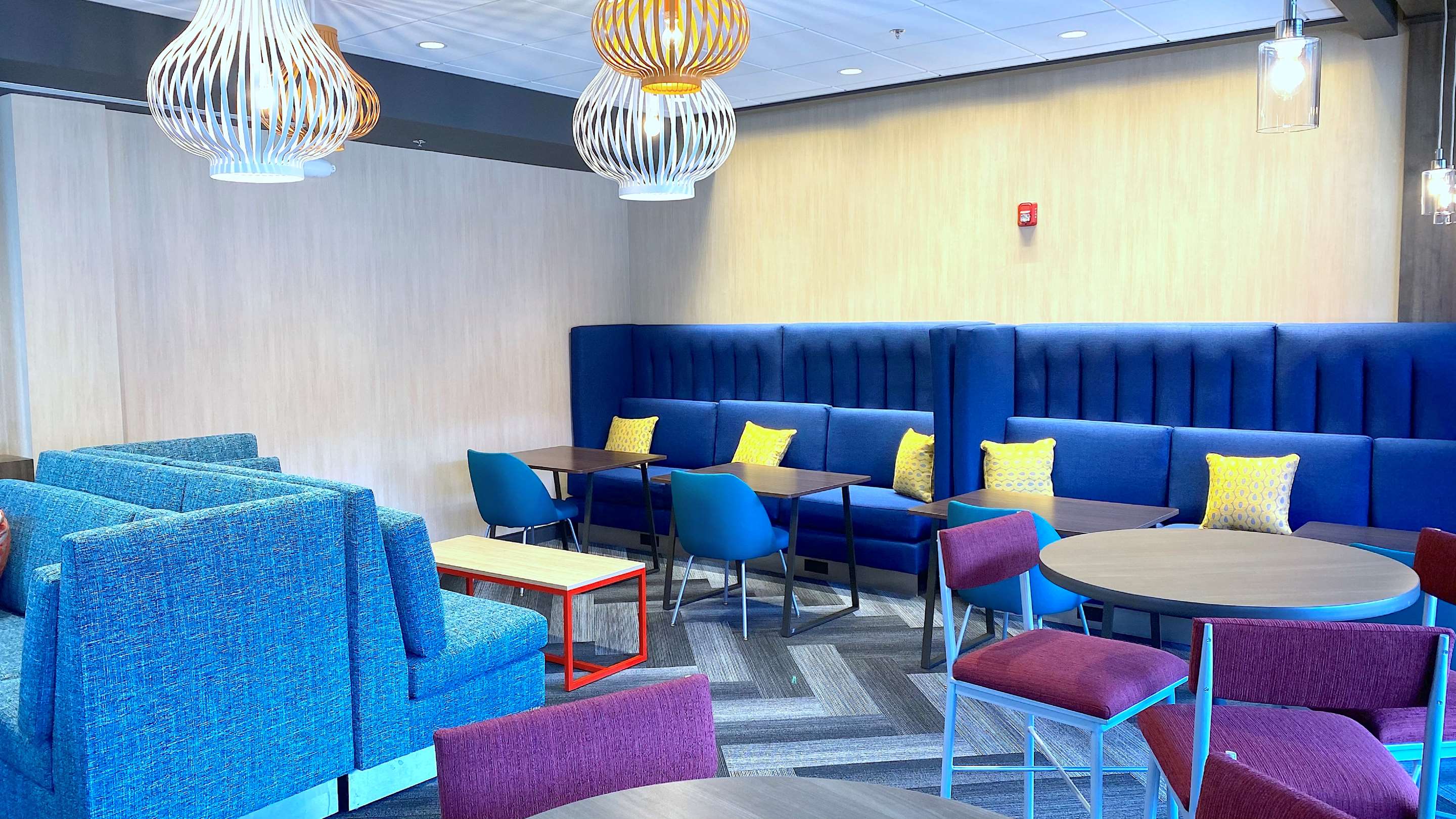 Lobby | Tru By Hilton Baltimore Harbor East