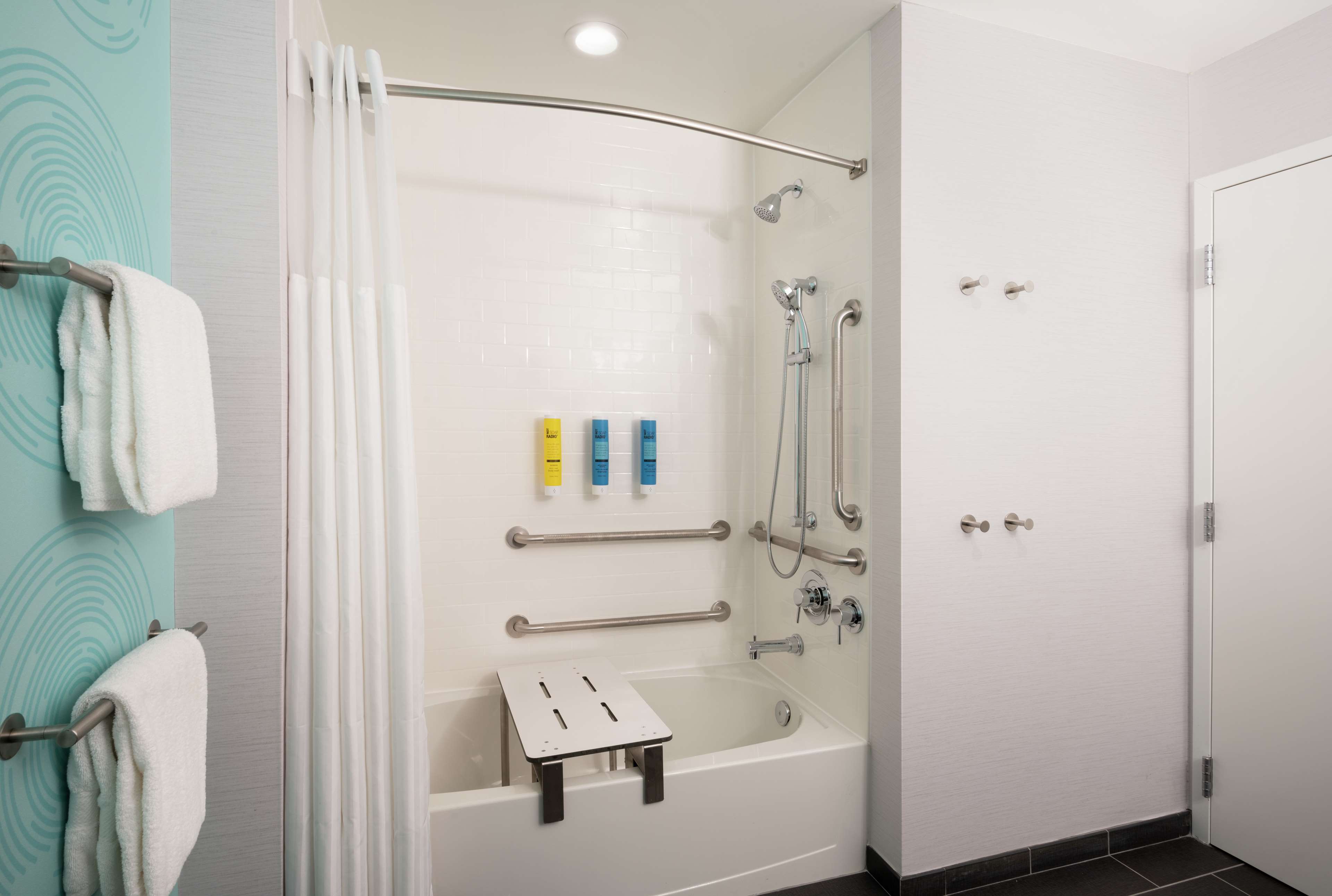 Tru By Hilton Baltimore Harbor East, MD Room Type - 2 QUEEN ACCESSIBLE TUB