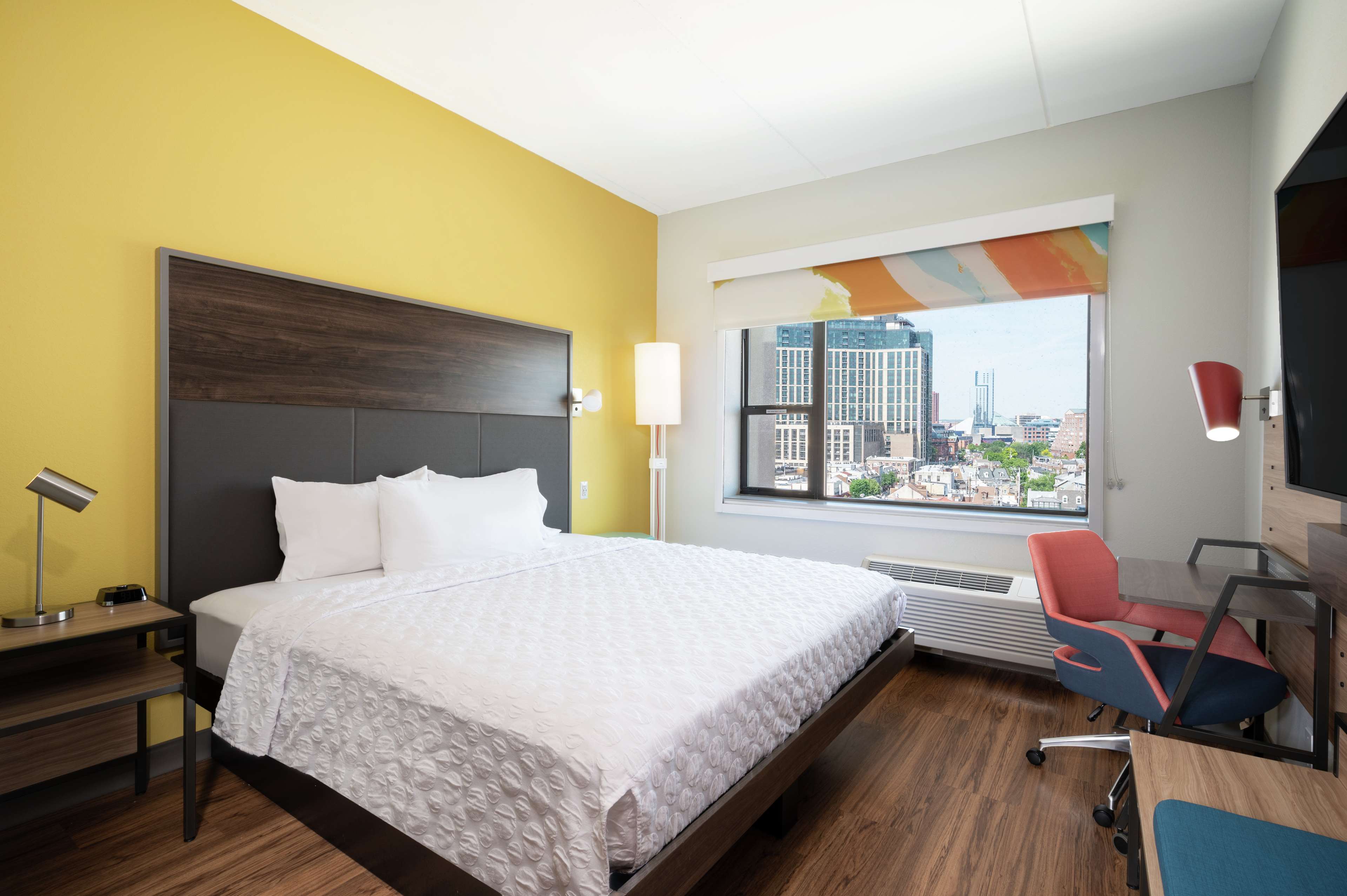 Tru By Hilton Baltimore Harbor East, MD Room Type - 1 KING BED
