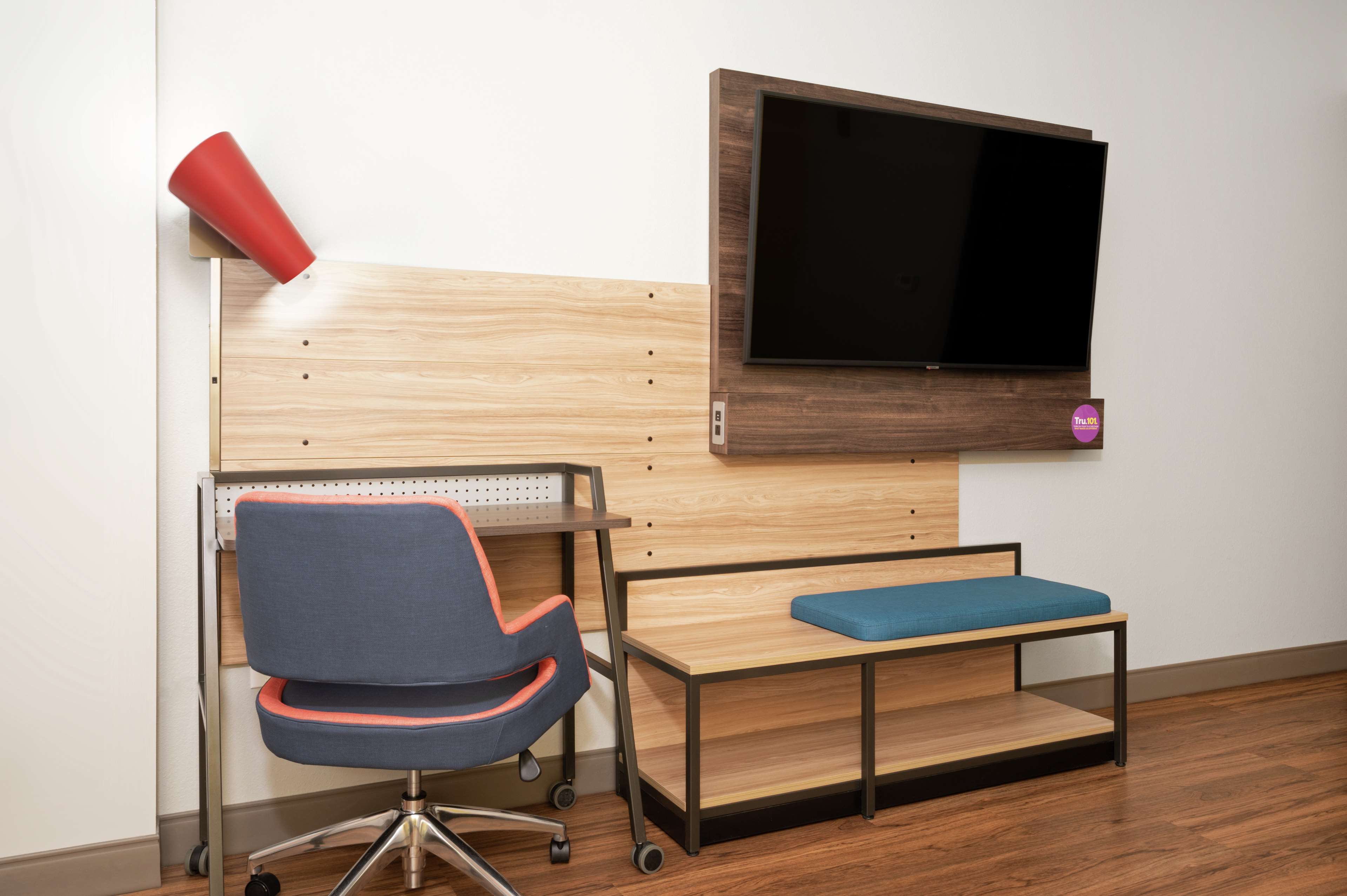 Tru By Hilton Baltimore Harbor East, MD Room Type - 1 KING HEARING ACCESSIBLE