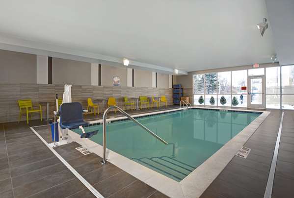 Pool - Home2 Suites by Hilton Richmond
