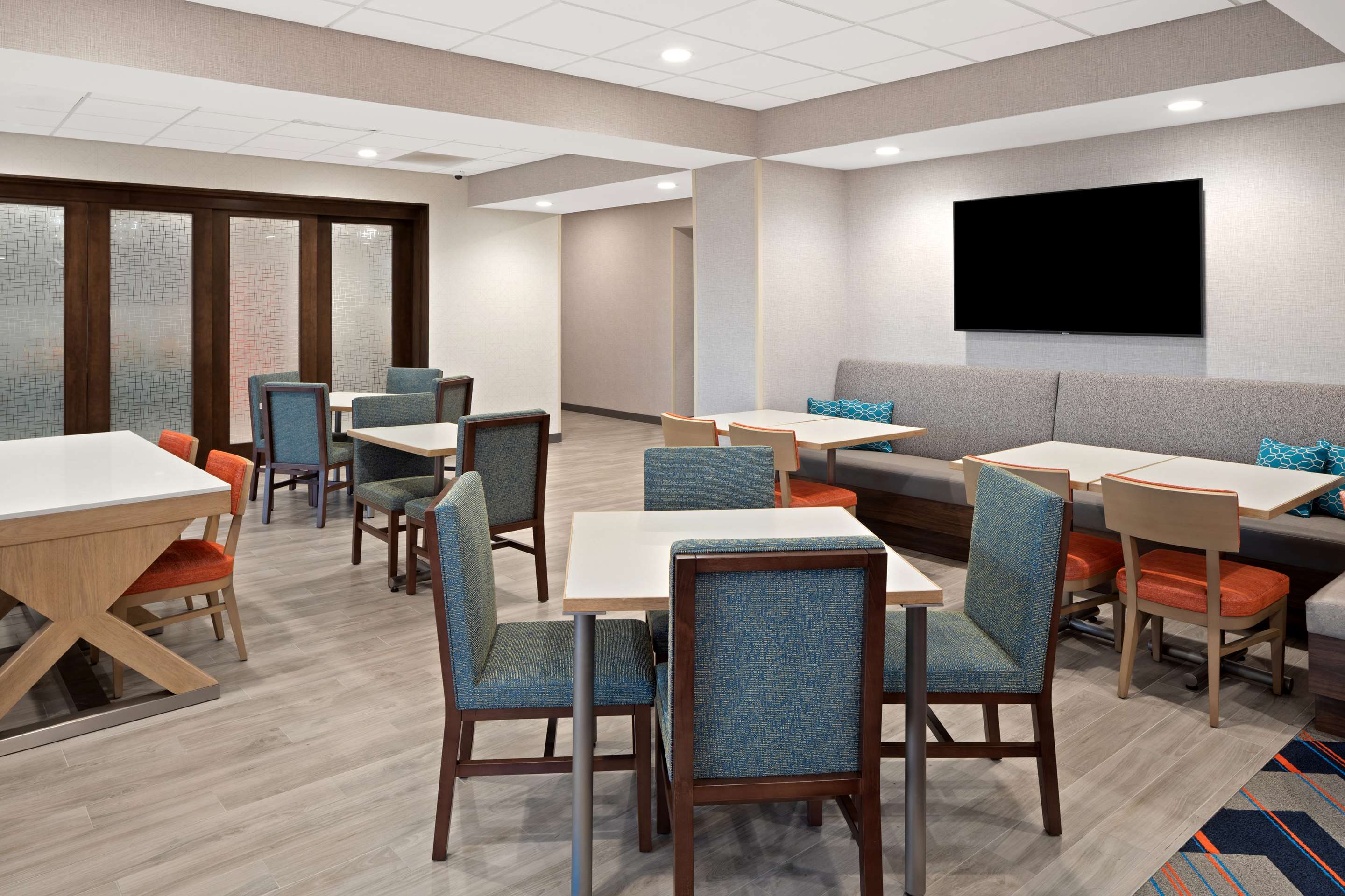 Breakfast Area | Hampton Inn Circleville