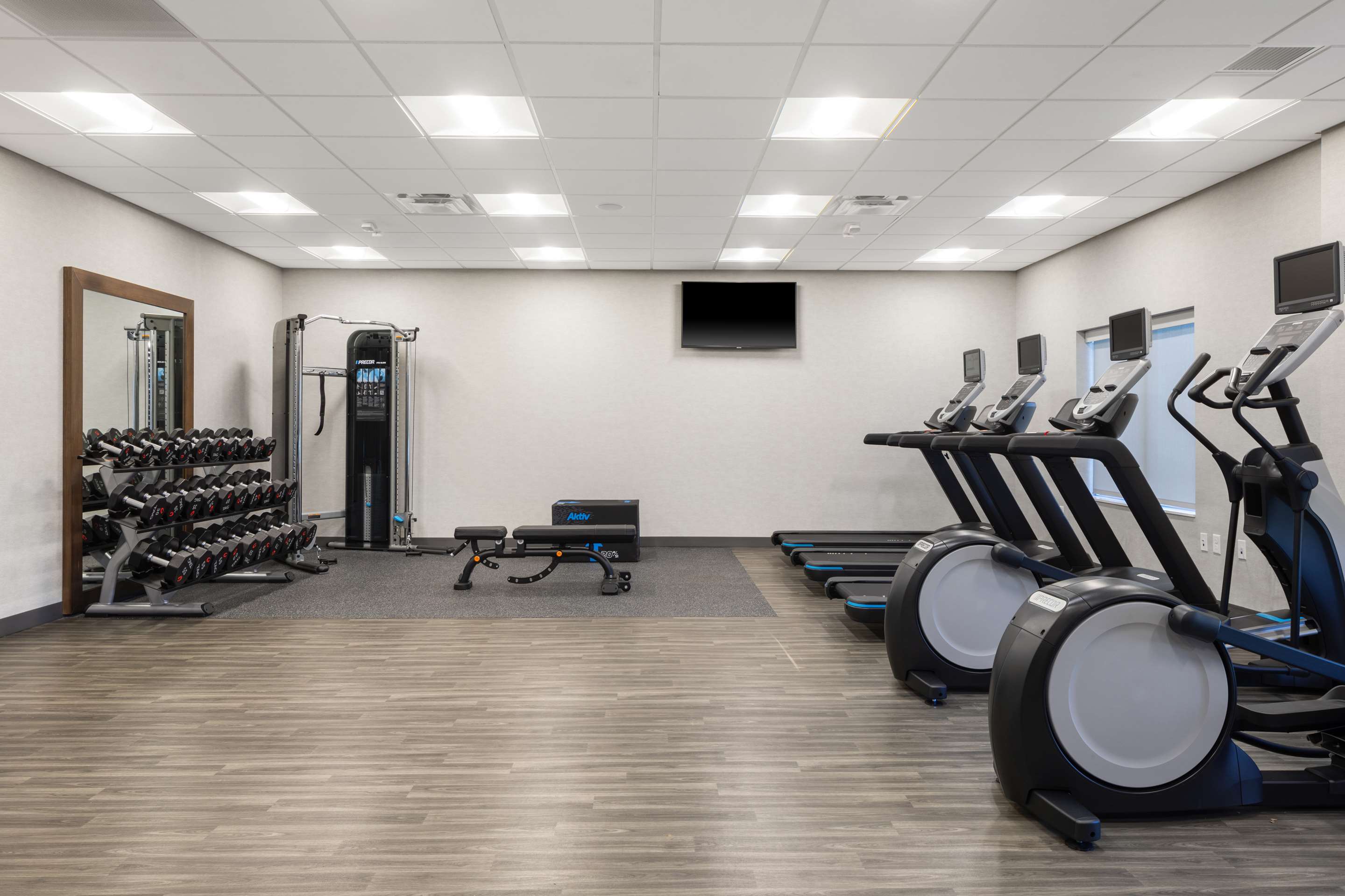 Health club fitness center gym | Hampton Inn Circleville