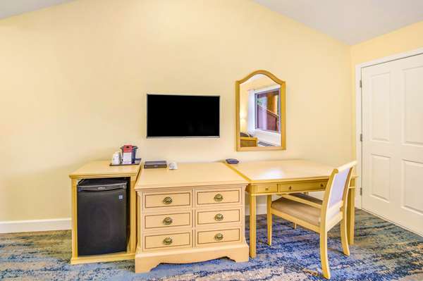  - Kootenay Lakeview Resort Balfour