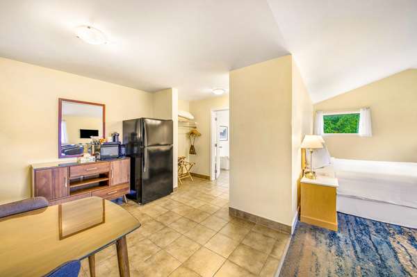 Suite - Kootenay Lakeview Resort Balfour