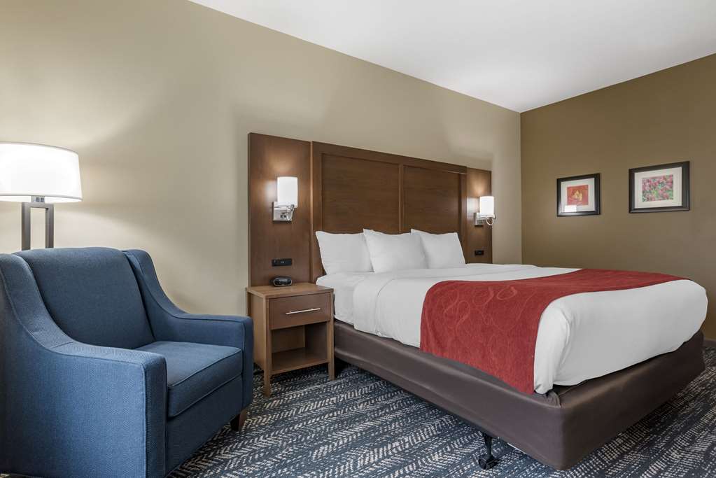 COMFORT INN AND SUITES DOWNTOWN NEA-guestroom-Guest Room,On-Site.jpg