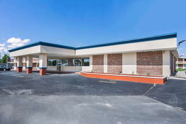 Exterior view - Econo Lodge Neenah