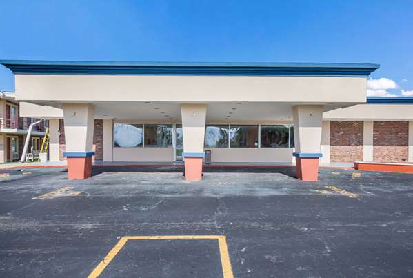 Exterior view - Econo Lodge Neenah