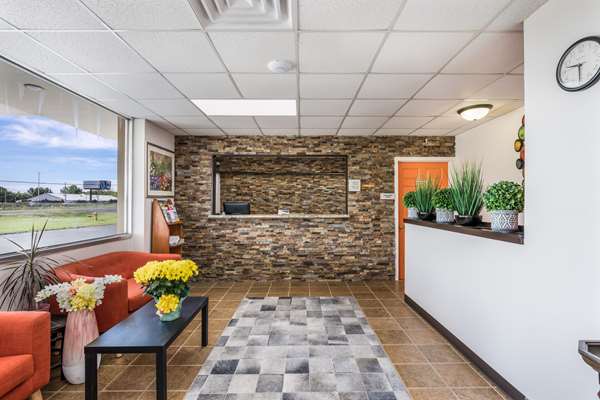  - Econo Lodge Neenah