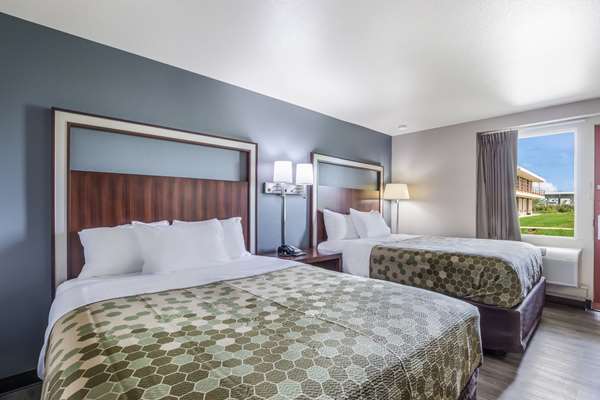  - Econo Lodge Neenah