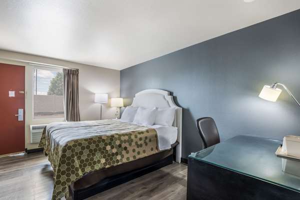  - Econo Lodge Neenah