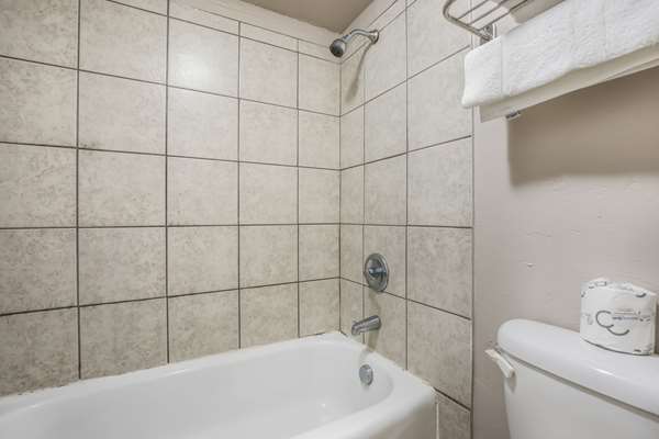  - Econo Lodge Neenah