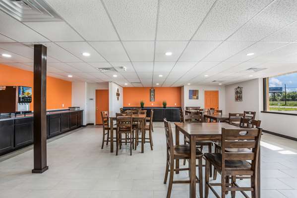 Amenities - Econo Lodge Neenah