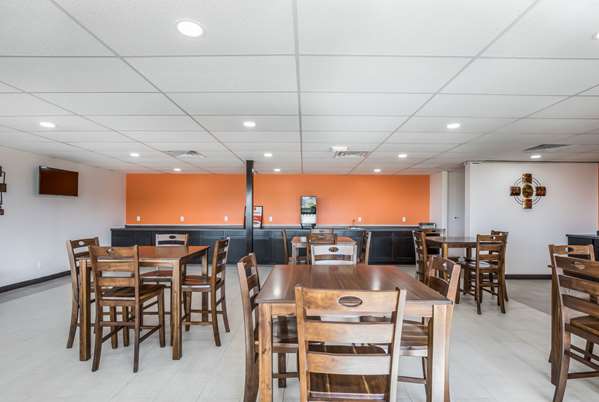 Amenities - Econo Lodge Neenah