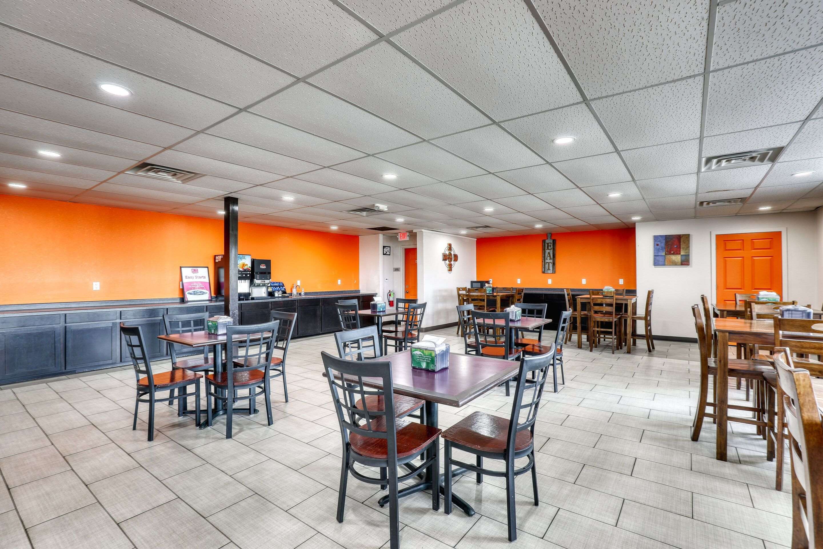 Breakfast area | Econo Lodge