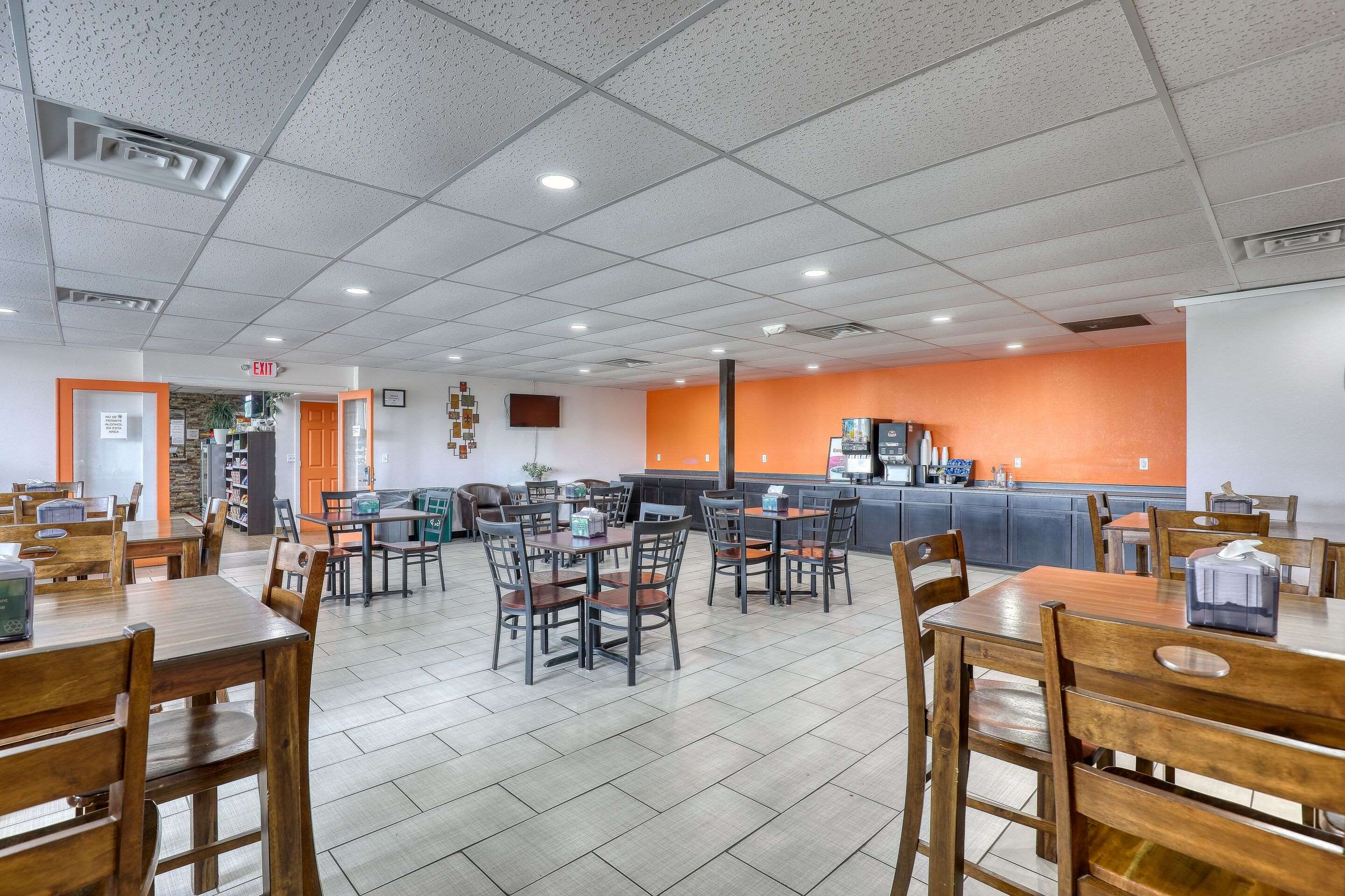 Breakfast area | Econo Lodge