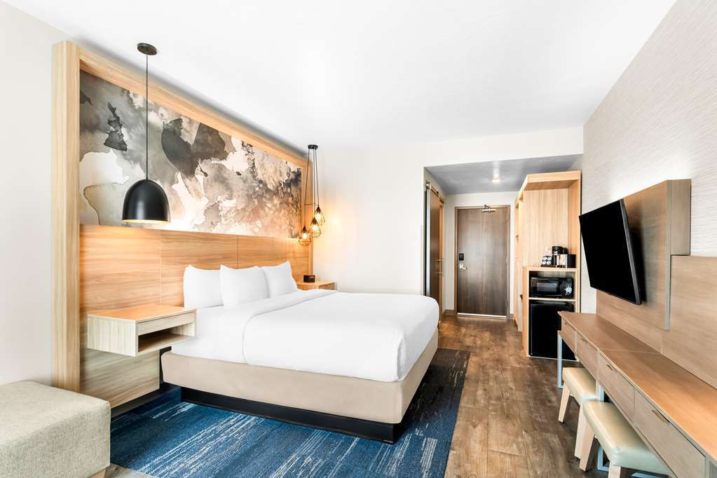 Best Western Plus Settlers Point-guestroom-Guest Room,On-Site.jpg