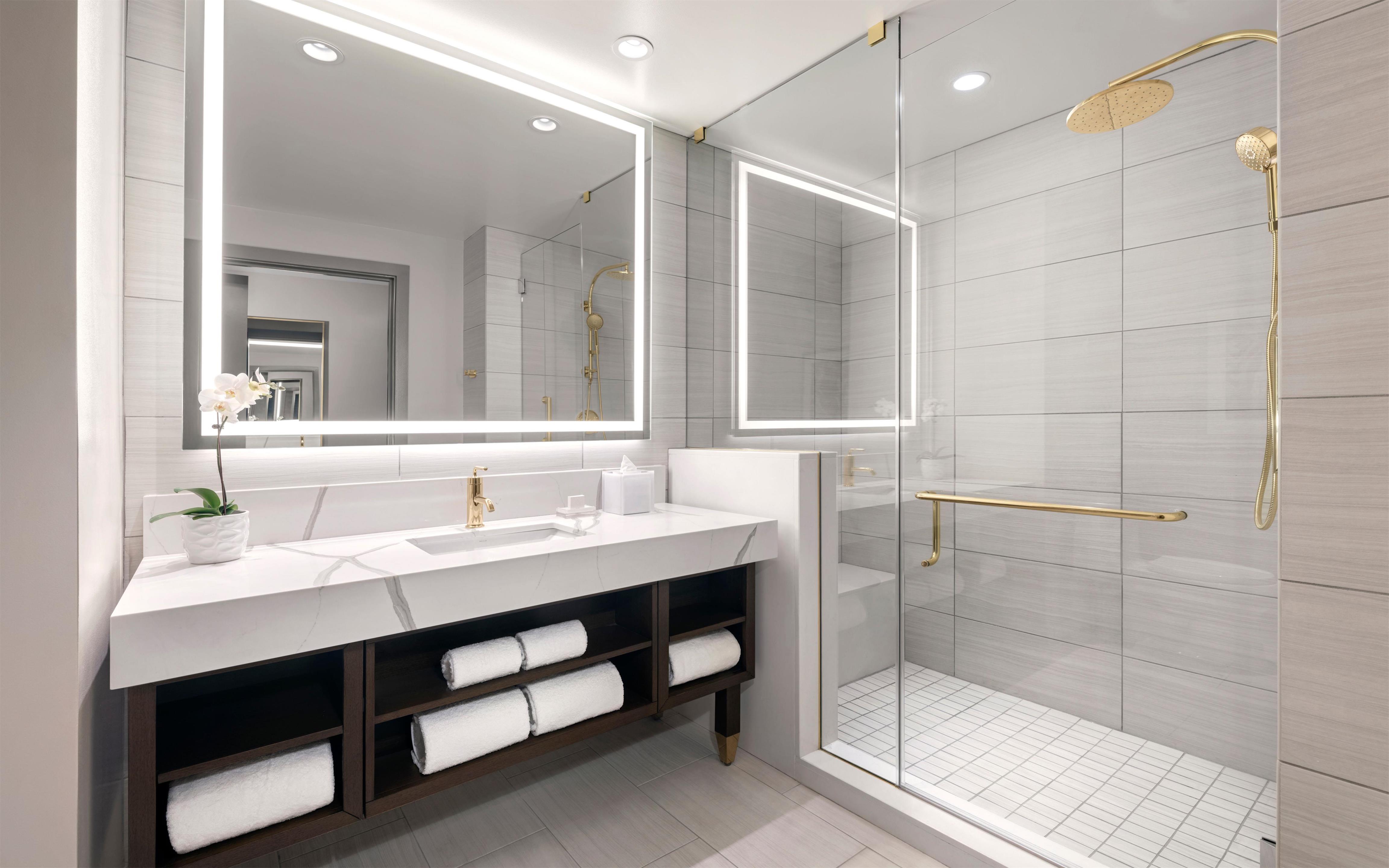 Guest room bath