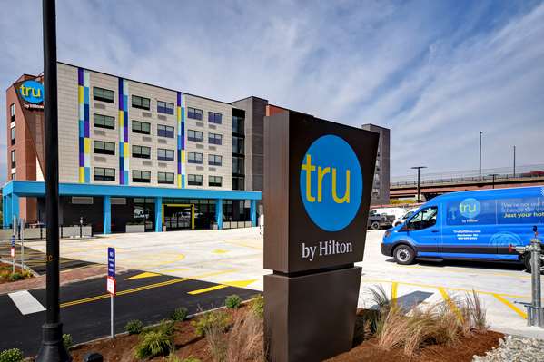 Exterior view - Tru by Hilton Hotel Downtown Manchester