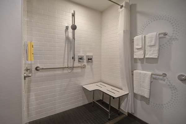  - Tru by Hilton Hotel Downtown Manchester