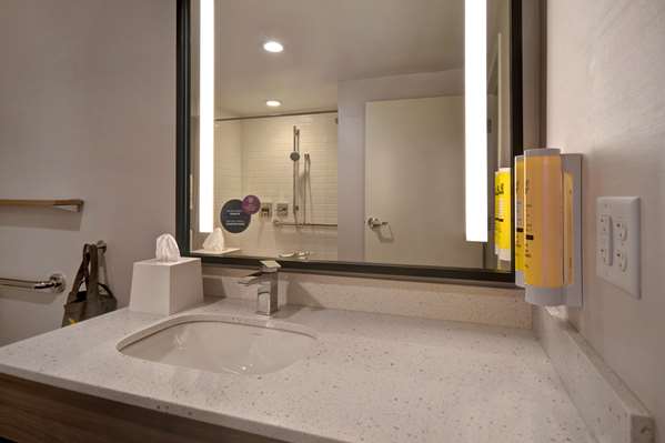  - Tru by Hilton Hotel Downtown Manchester