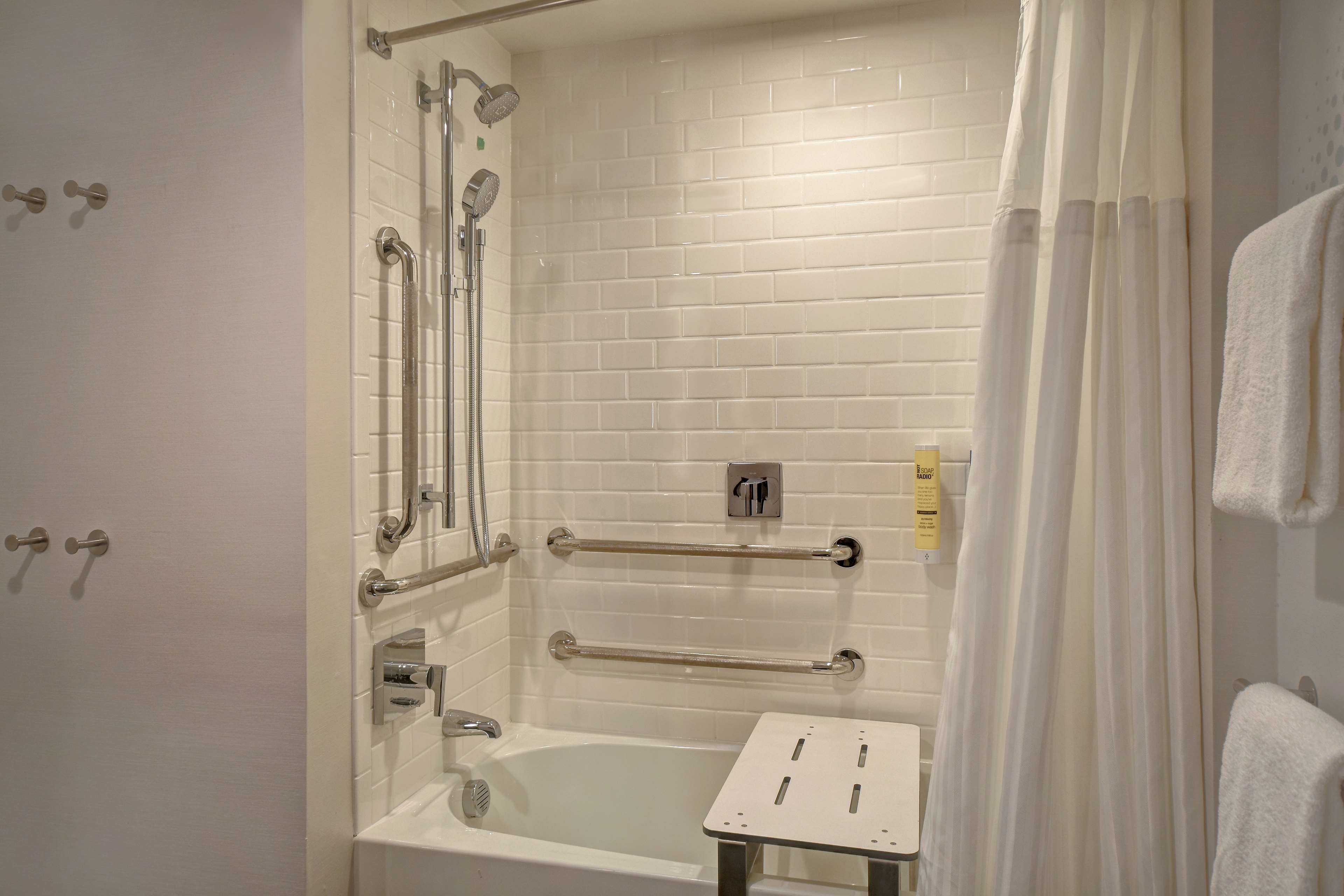 Tru by Hilton Manchester Downtown Room Type - 1 KING ACCESSIBLE TUB