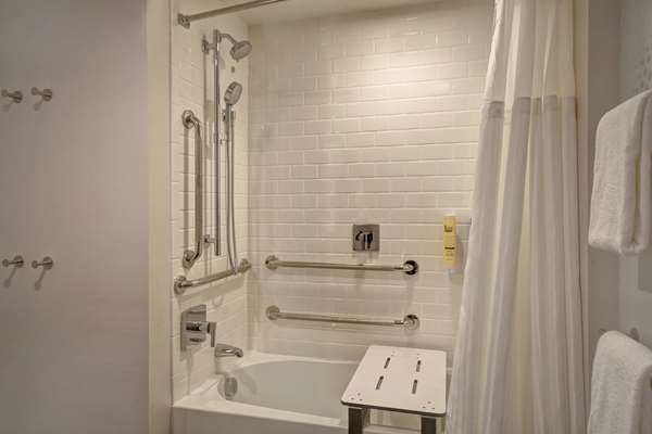  - Tru by Hilton Hotel Downtown Manchester