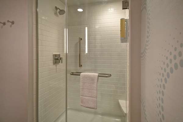  - Tru by Hilton Hotel Downtown Manchester