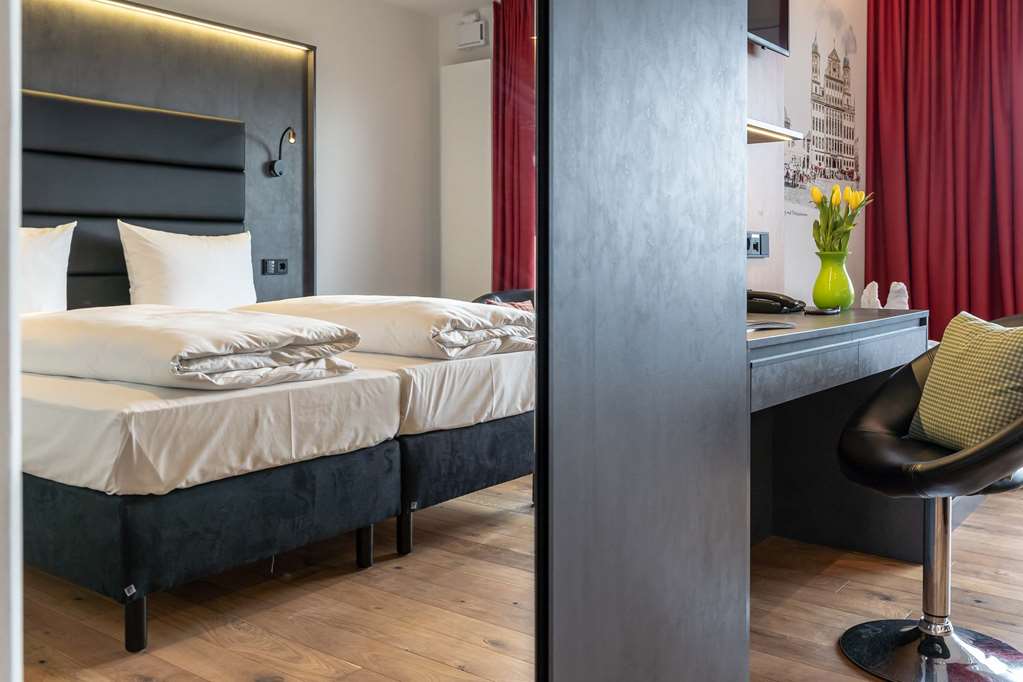 AUGSBURG HOTEL SONNENHOF-guestroom-Guest Room,On-Site.jpg