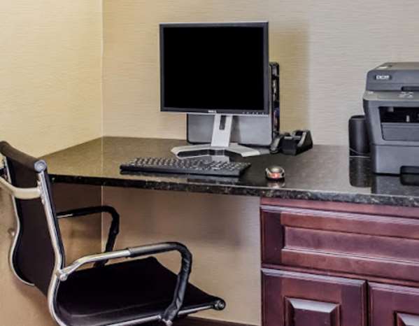 Conference Area - SureStay Plus Hotel by Best Western Jonestown - I-81, Exit 90