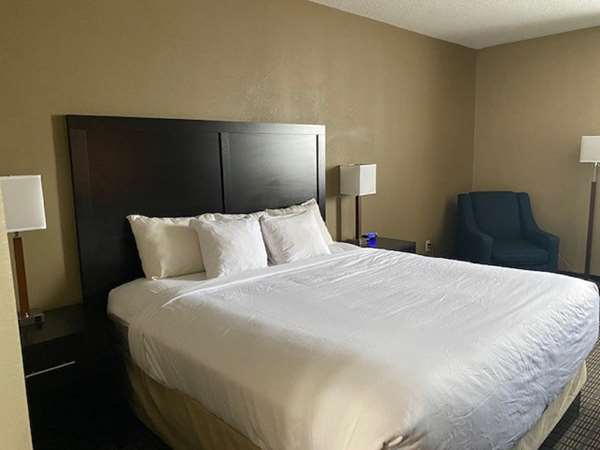  - SureStay Plus Hotel by Best Western Jonestown - I-81, Exit 90