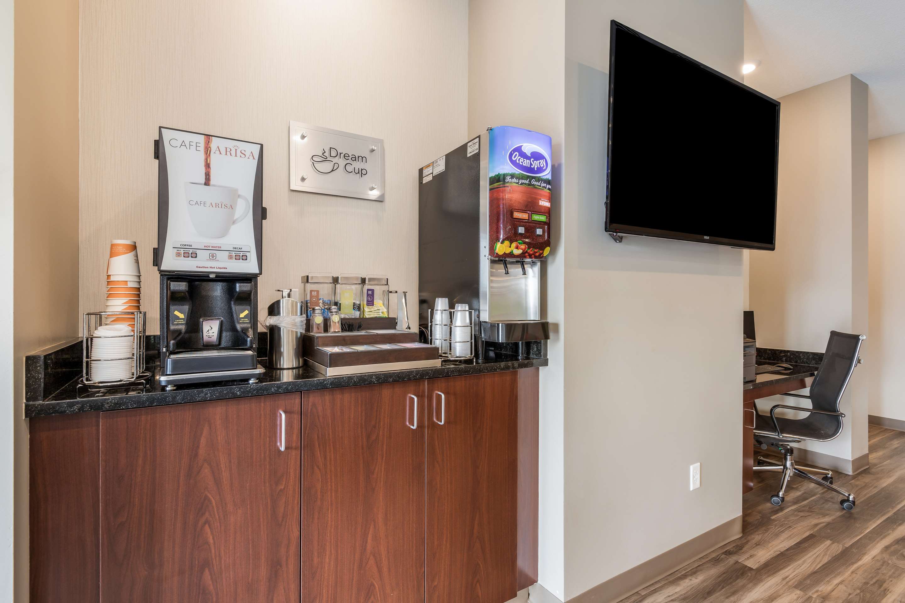 Breakfast area | Sleep Inn & Suites Park City - Wichita North