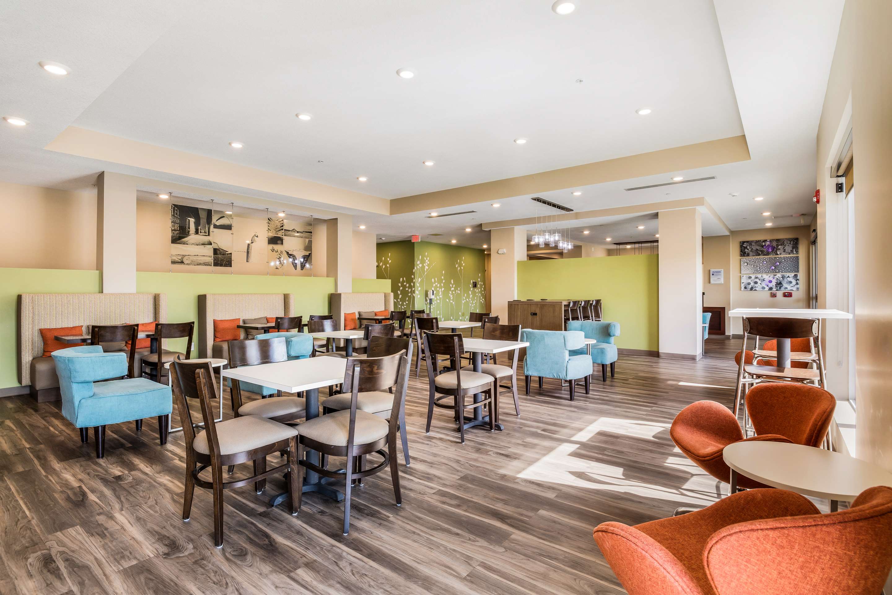Breakfast area | Sleep Inn & Suites Park City - Wichita North