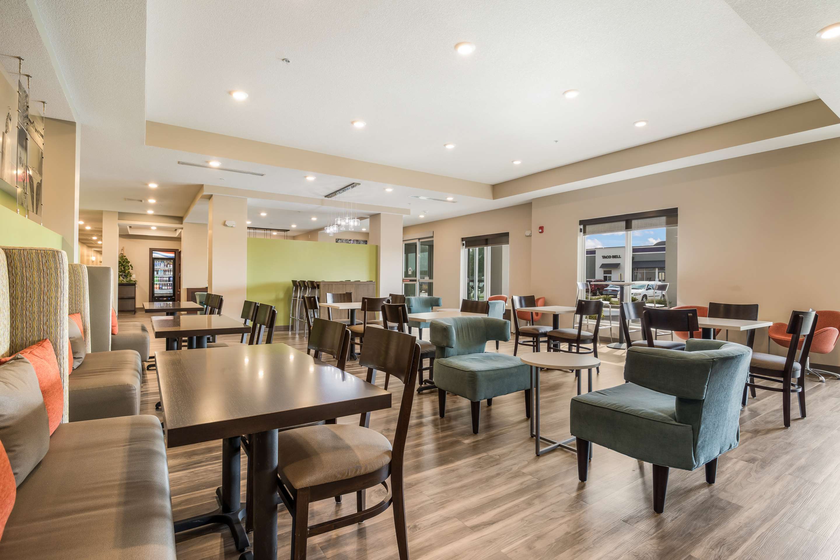 Breakfast area | Sleep Inn & Suites Park City - Wichita North