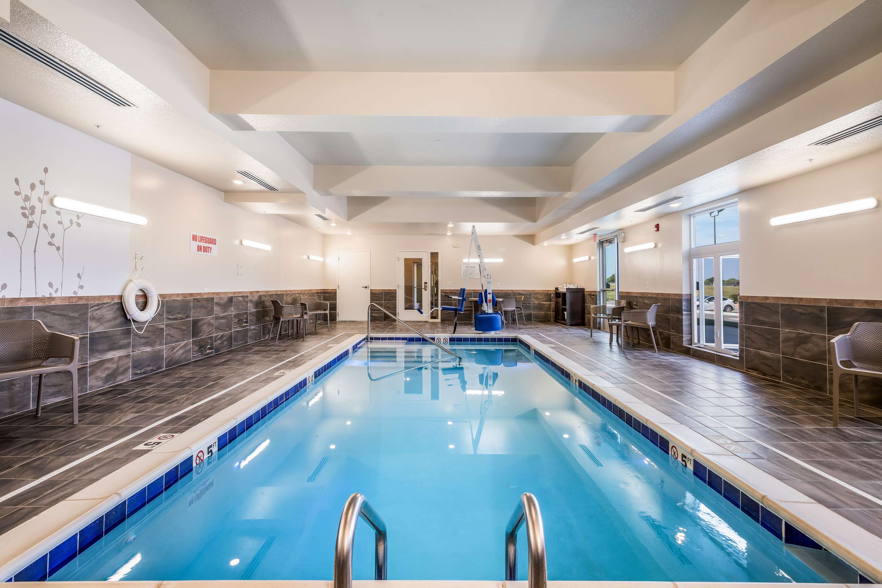 Indoor pool | Sleep Inn & Suites Park City - Wichita North
