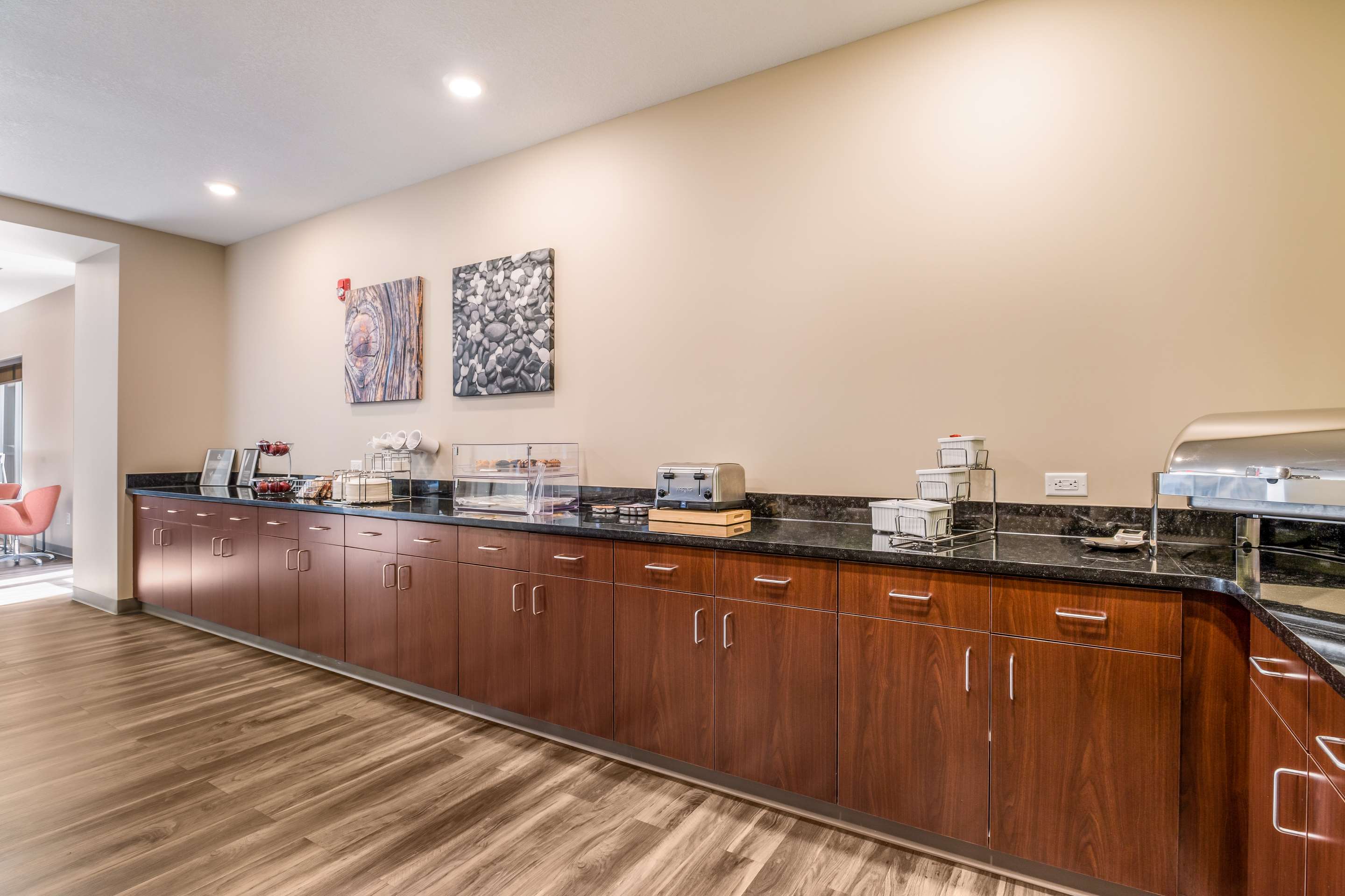 Breakfast area | Sleep Inn & Suites Park City - Wichita North
