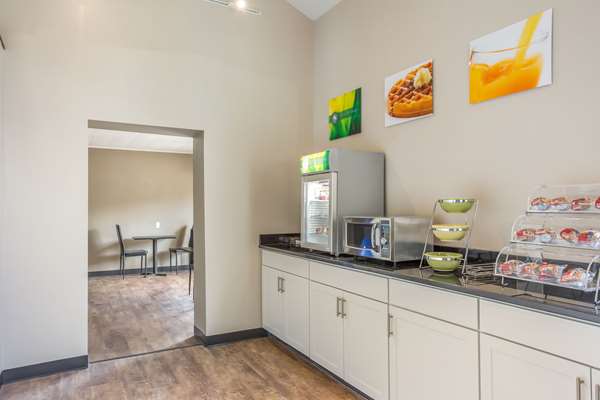 Amenities - Rodeway Inn Gorham