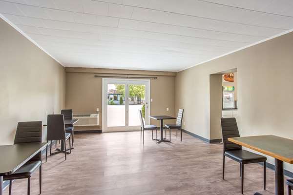 Amenities - Rodeway Inn Gorham