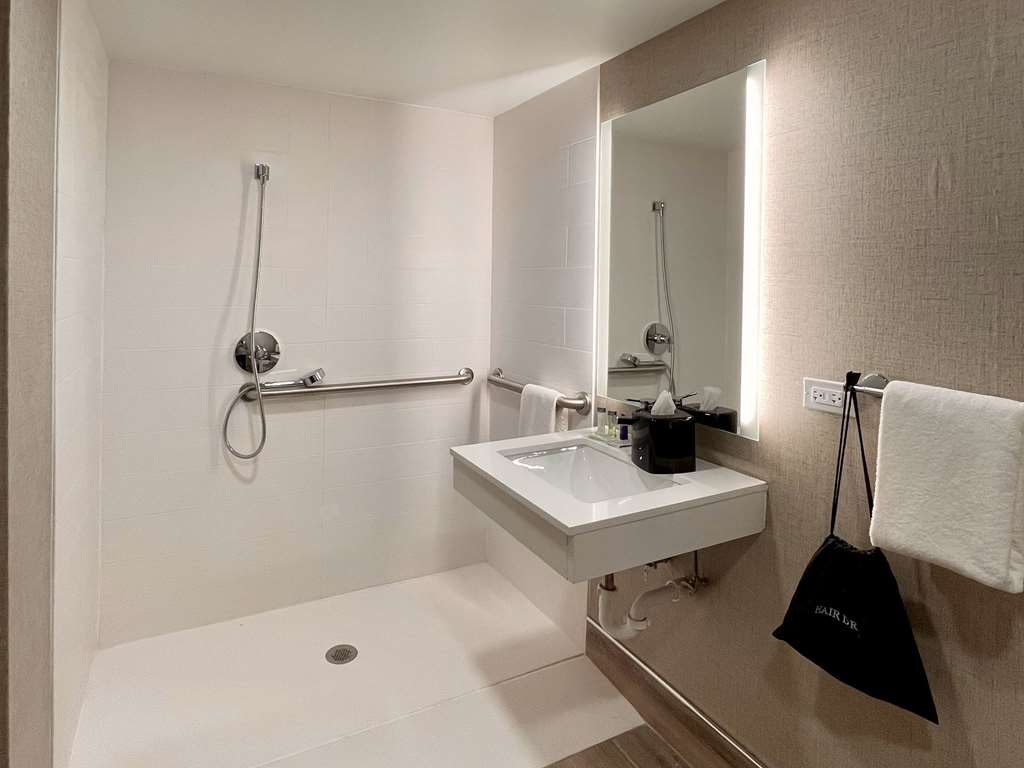 SLEEP INN OAKBROOK TERRACE - CHICAG-guestroom-Guest Room,Bathroom,On-Site.jpg