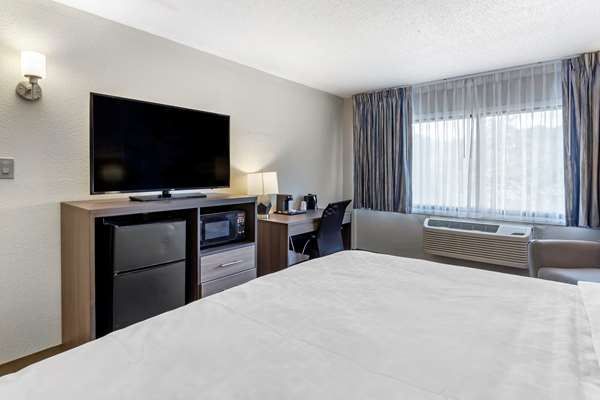  - Clarion Pointe Hotel Raleigh