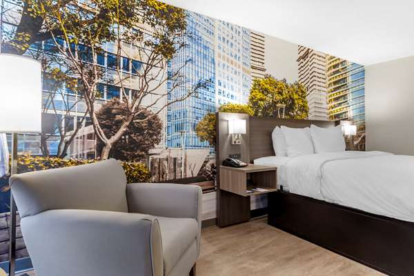  - Clarion Pointe Hotel Raleigh