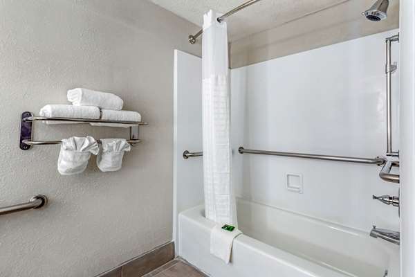  - Clarion Pointe Hotel Raleigh