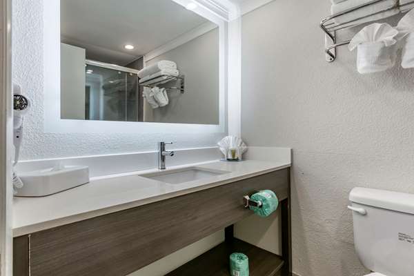  - Clarion Pointe Hotel Raleigh