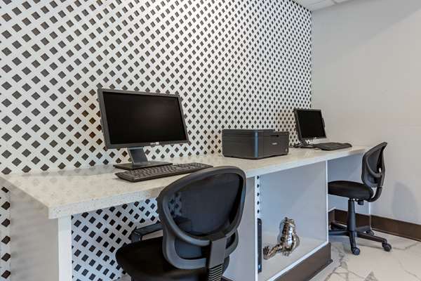 Conference Area - Clarion Pointe Hotel Raleigh