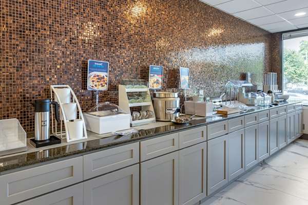 Amenities - Clarion Pointe Hotel Raleigh