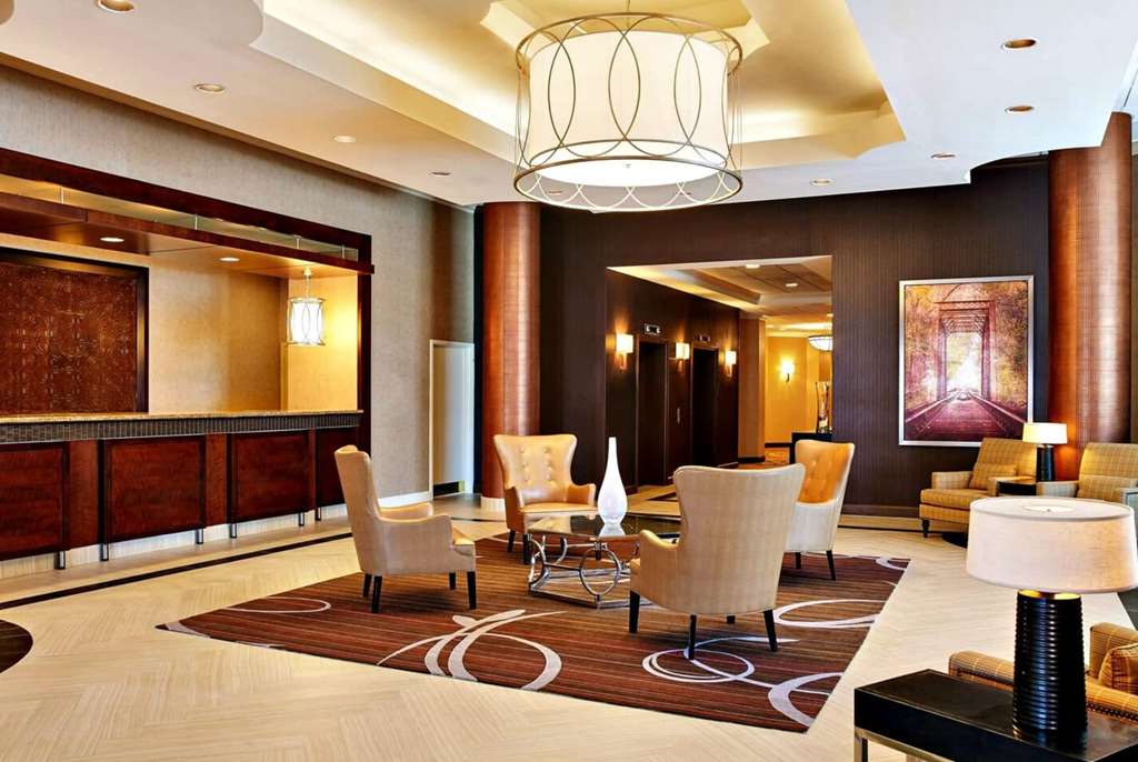 WYNDHAM COLLEG PARK NORTH-guestroom-Sitting area,On-Site.jpg