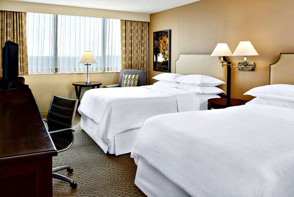 WYNDHAM COLLEG PARK NORTH-guestroom-Guest Room,On-Site.jpg