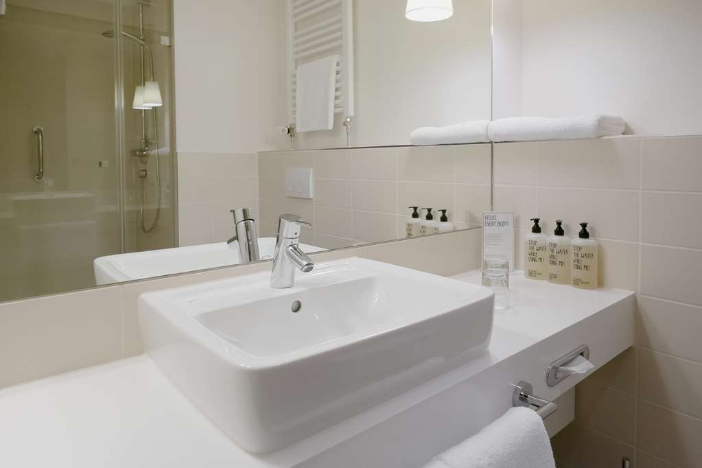 RAPHAEL HOTEL WAELDERHAUS-guestroom-Guest Room,Bathroom,On-Site.jpg