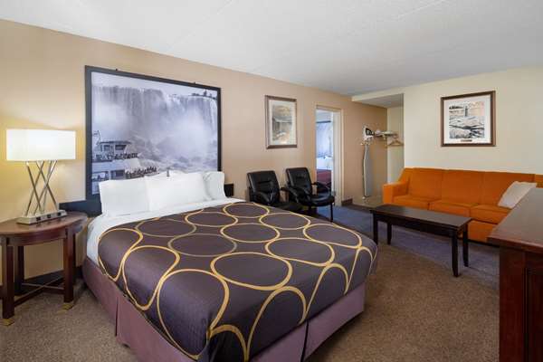 Suite - Super 8 Hotel Niagara Falls by the Falls
