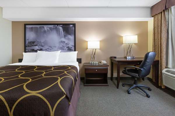  - Super 8 Hotel Niagara Falls by the Falls